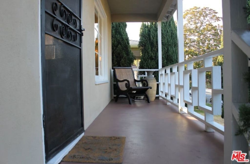 3283 Kelton Avenue - Photo 3