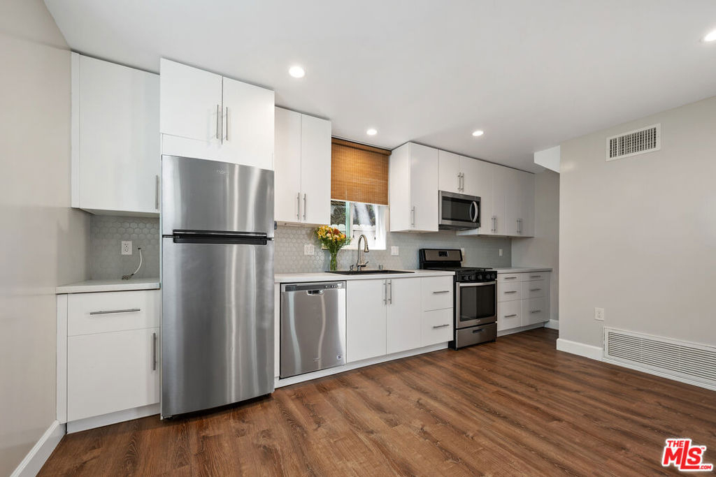 2325 Selby Avenue - Photo 2