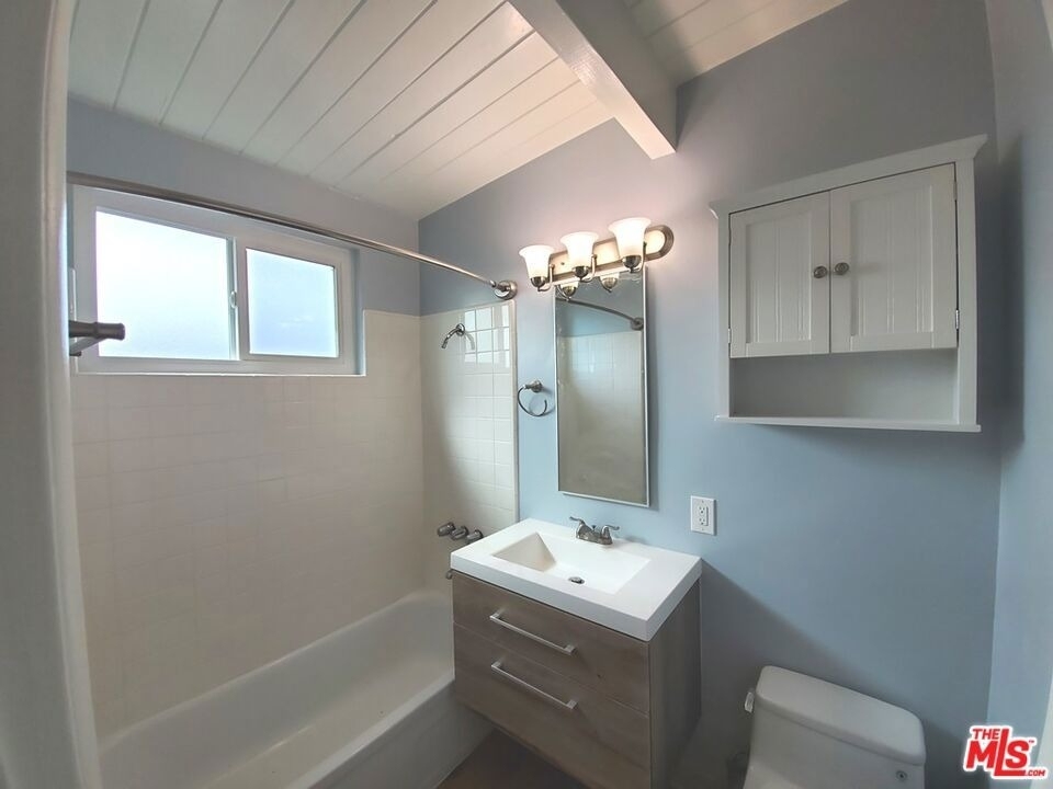 10333 Santa Monica Boulevard - Photo 11
