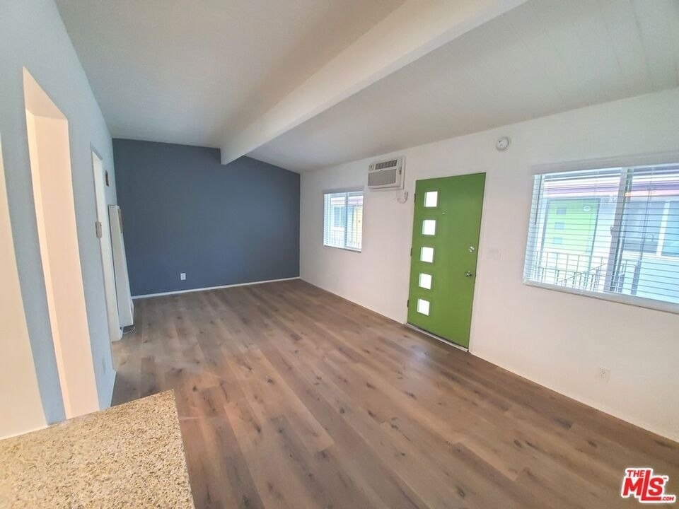 10333 Santa Monica Boulevard - Photo 7
