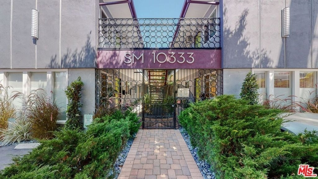 10333 Santa Monica Boulevard - Photo 0