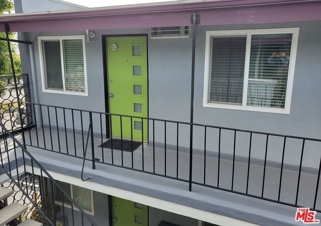 10333 Santa Monica Boulevard - Photo 2