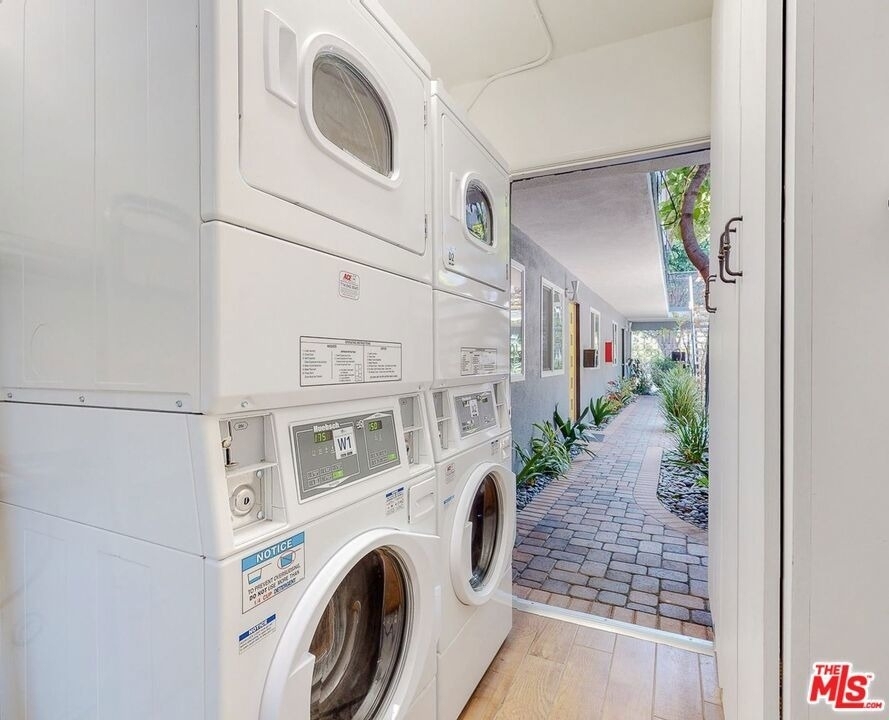 10333 Santa Monica Boulevard - Photo 12