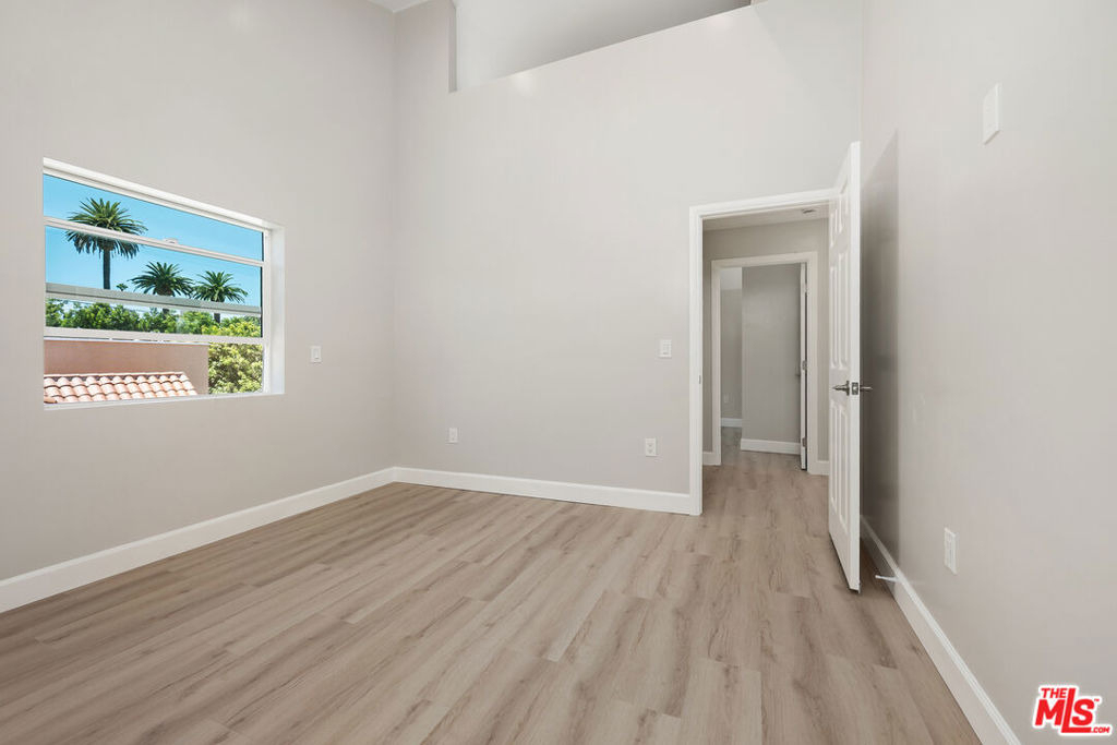 2329 Selby Avenue - Photo 10