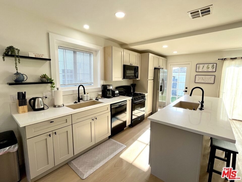 1825 Stearns Drive - Photo 3