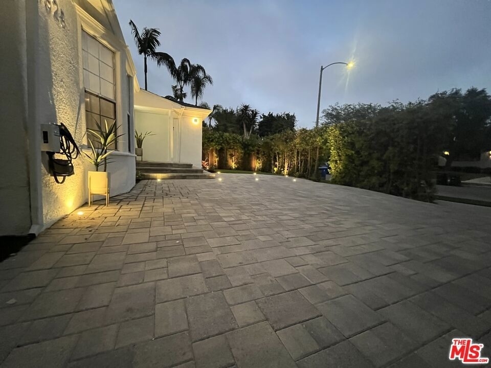 1825 Stearns Drive - Photo 32