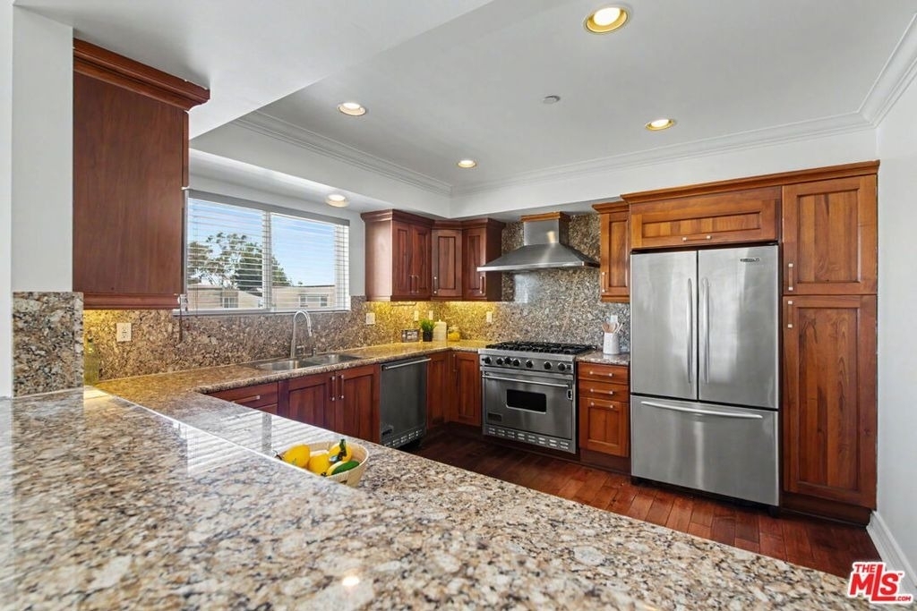 1878 Greenfield Avenue - Photo 13