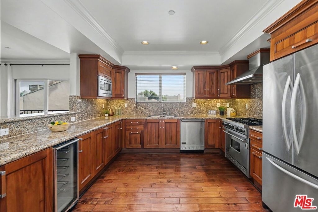 1878 Greenfield Avenue - Photo 11