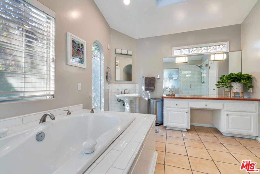 10933 Ayres Avenue - Photo 23