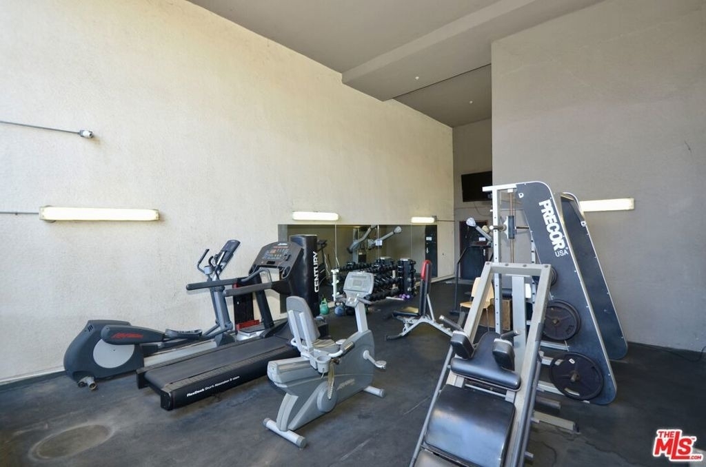 1348 N Sierra Bonita Avenue - Photo 10