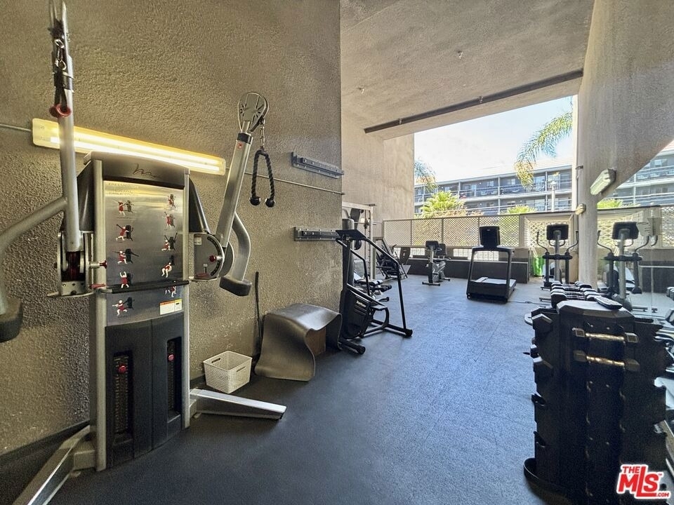 1348 N Sierra Bonita Avenue - Photo 11