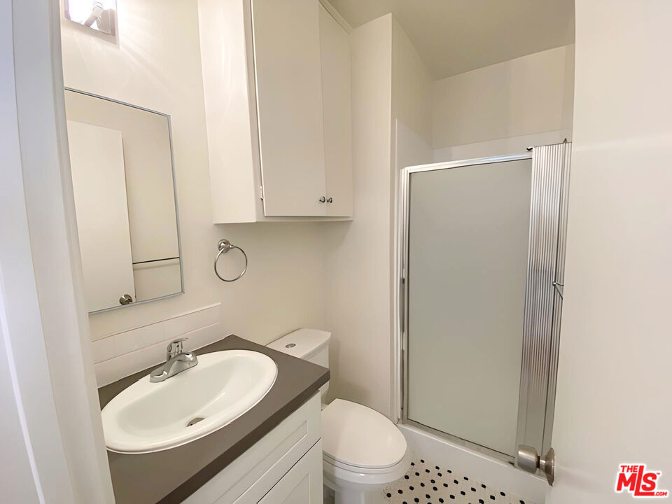 1026 N Genesee Avenue - Photo 15