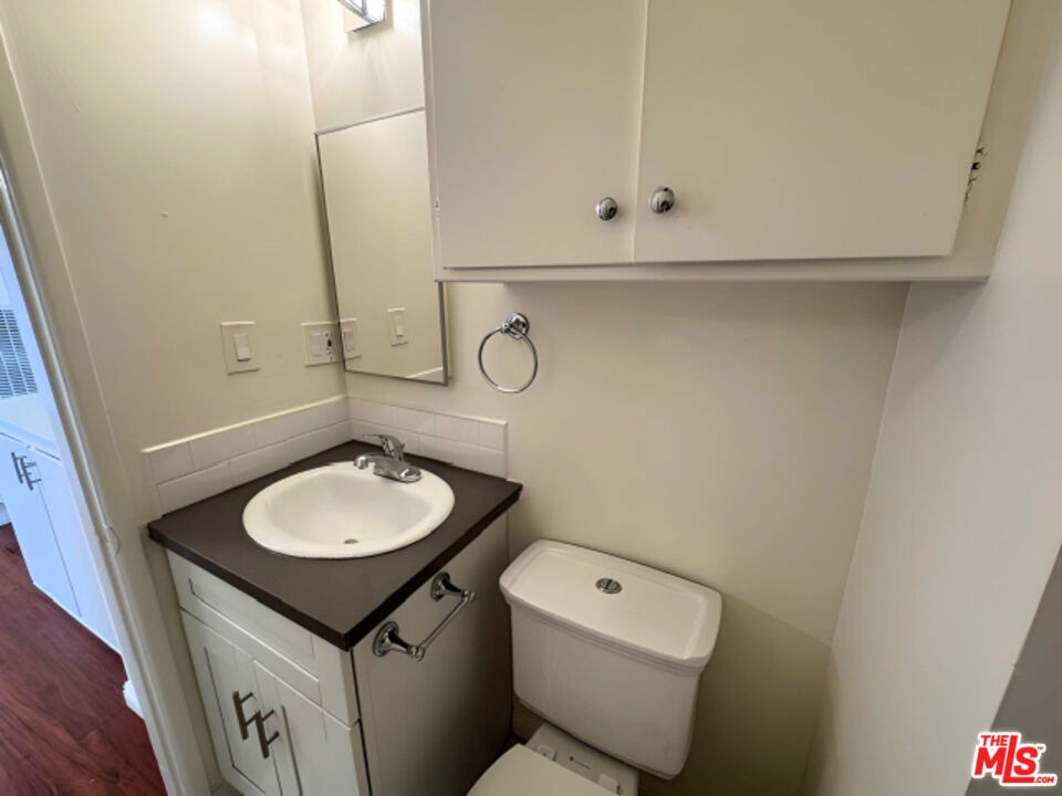 1026 N Genesee Avenue - Photo 21