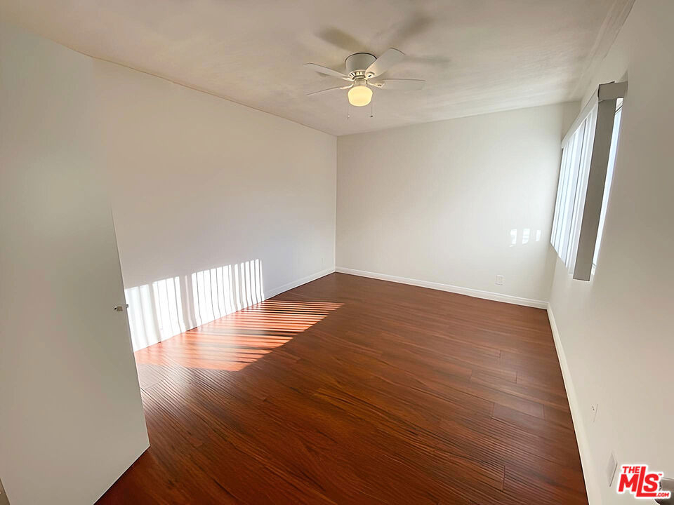 1026 N Genesee Avenue - Photo 12
