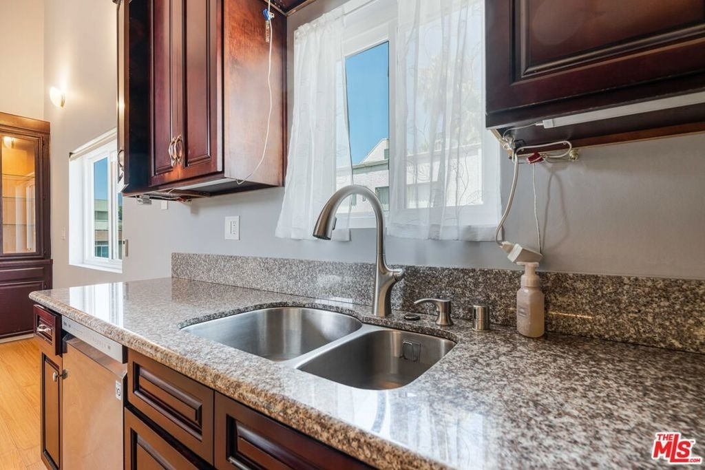 3910 Moore Street - Photo 7