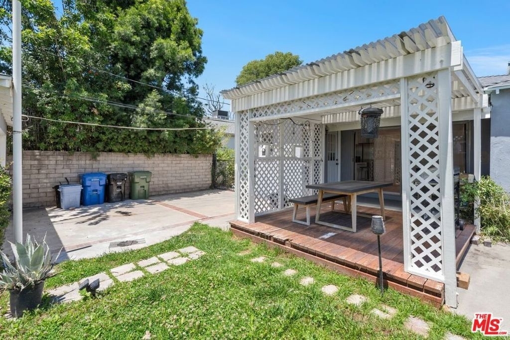 14348 Collins Street - Photo 26