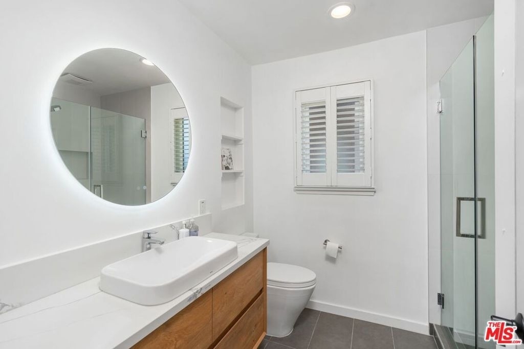 14348 Collins Street - Photo 16
