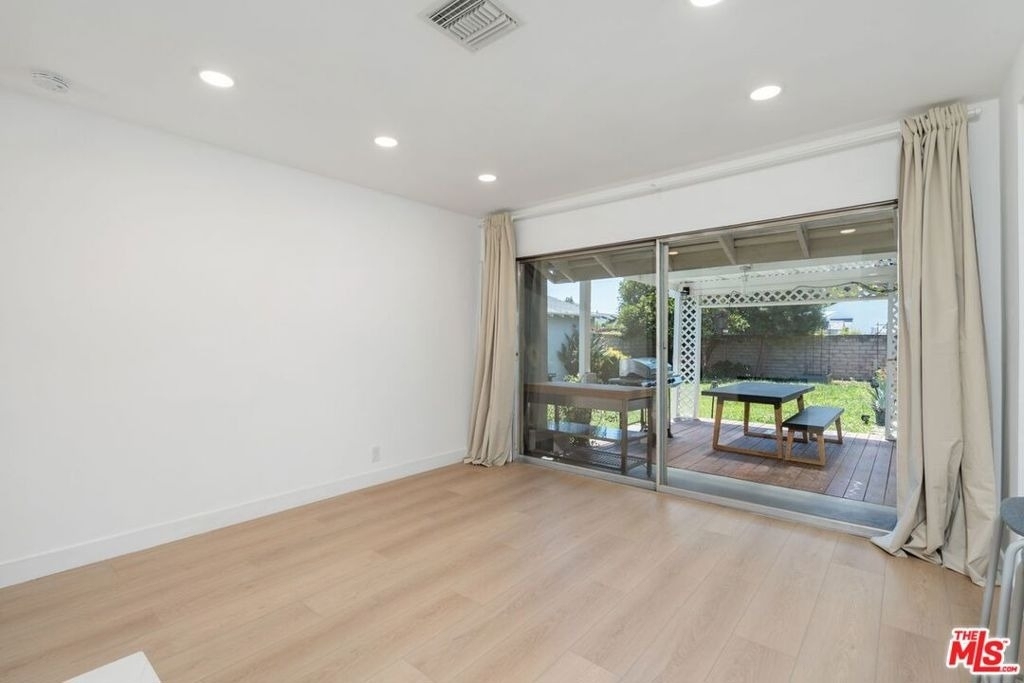 14348 Collins Street - Photo 9