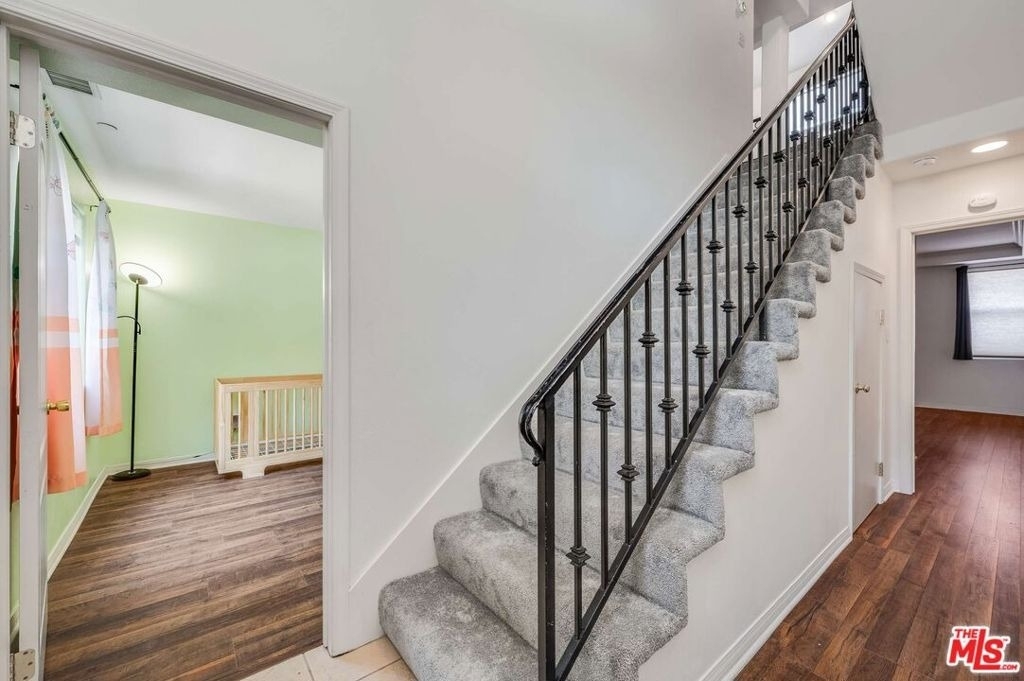 10924 Bloomfield Street - Photo 2