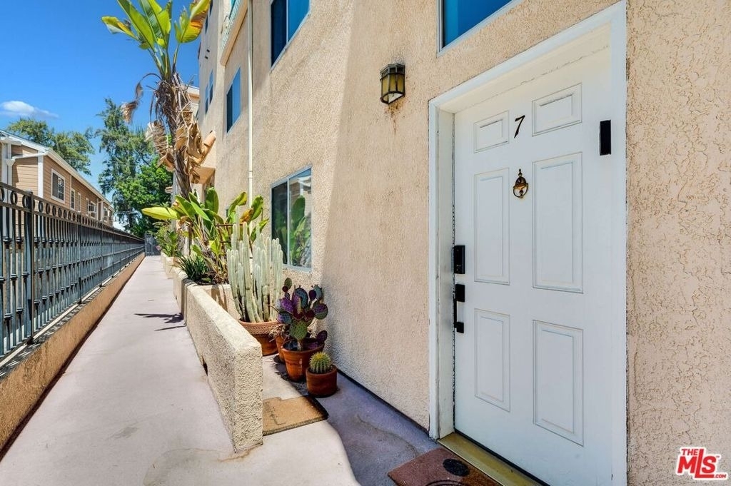 10924 Bloomfield Street - Photo 1