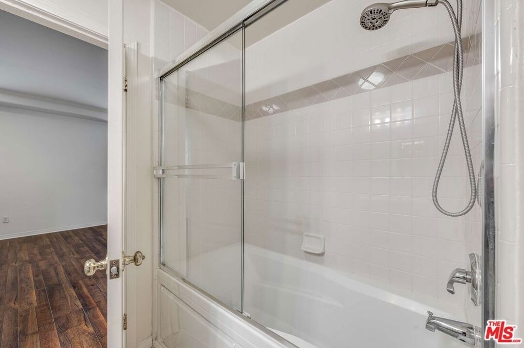 10924 Bloomfield Street - Photo 8