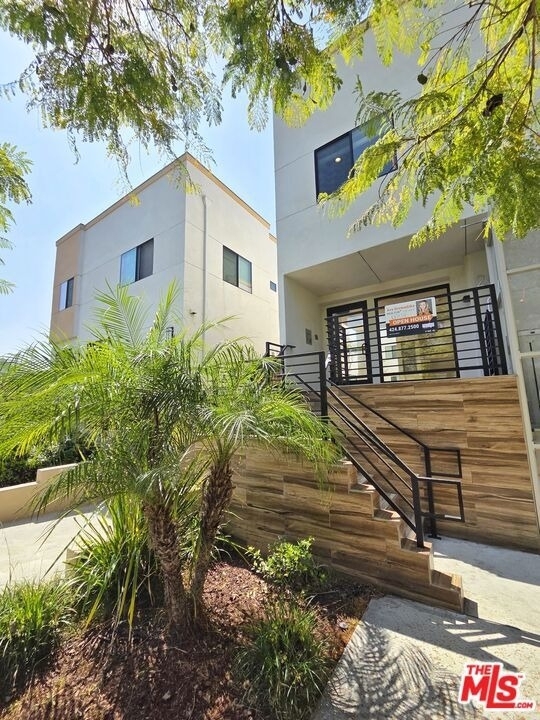 2651 S Hobart Blvd - Photo 12