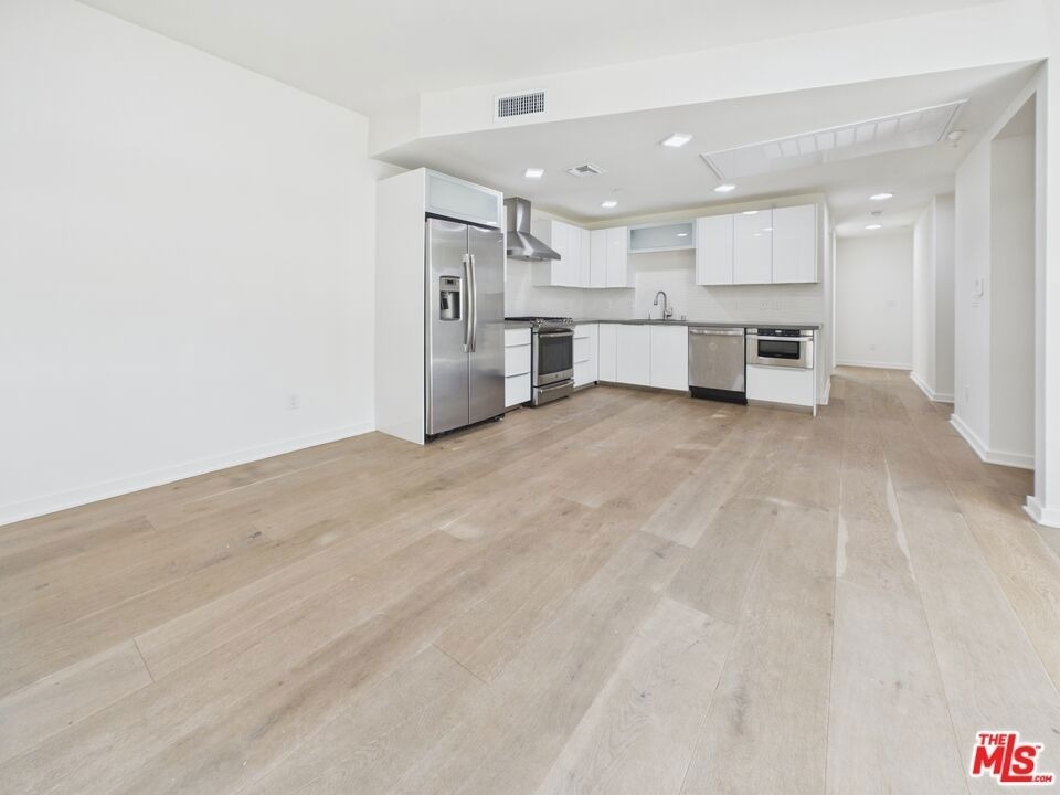 850 Crenshaw Boulevard - Photo 4