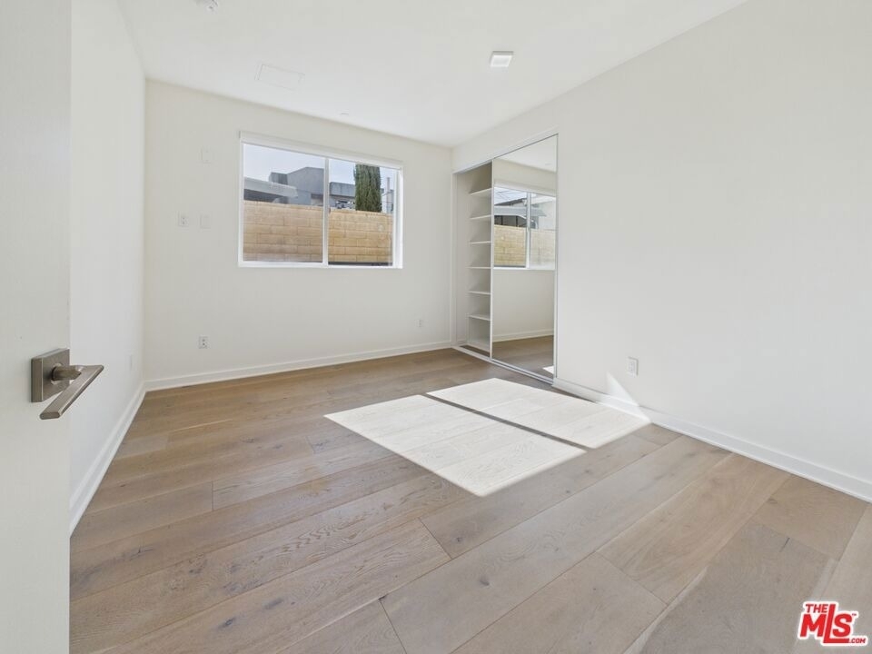 850 Crenshaw Boulevard - Photo 6