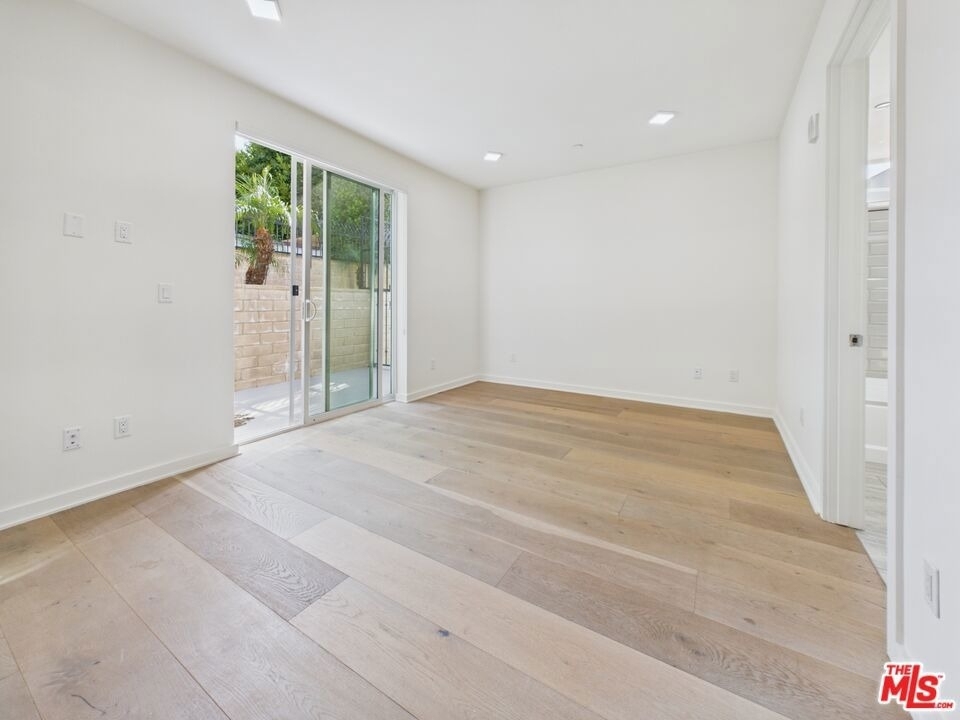 850 Crenshaw Boulevard - Photo 9