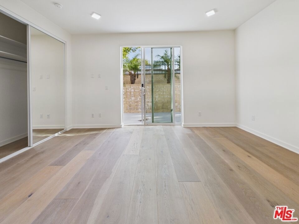 850 Crenshaw Boulevard - Photo 12