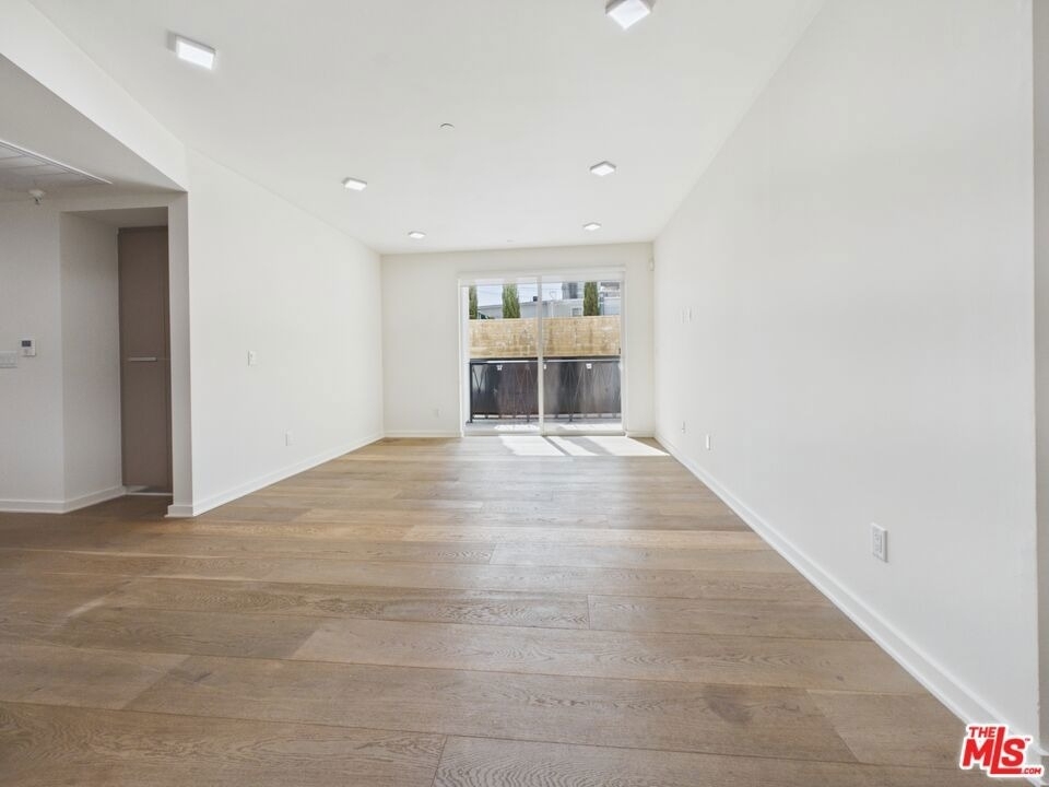 850 Crenshaw Boulevard - Photo 2