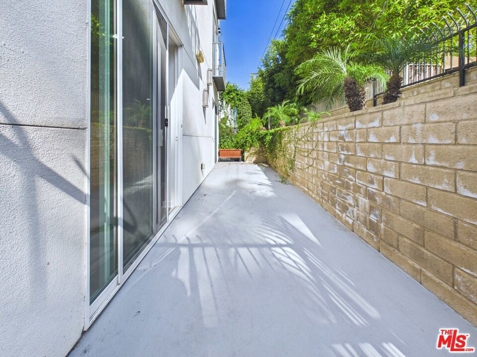 850 Crenshaw Boulevard - Photo 13