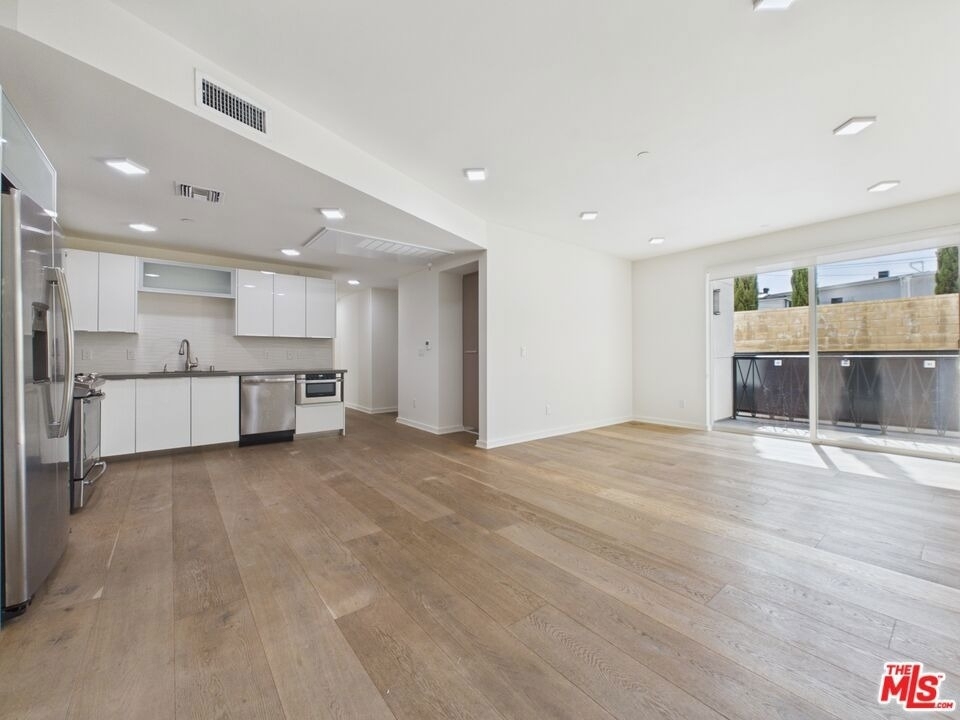 850 Crenshaw Boulevard - Photo 1