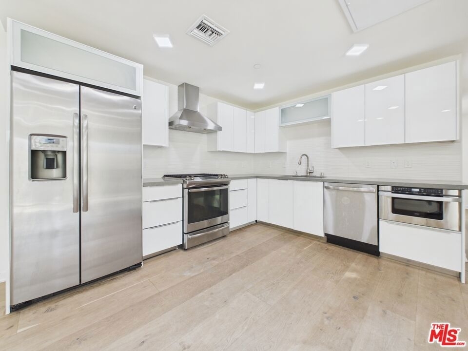 850 Crenshaw Boulevard - Photo 3