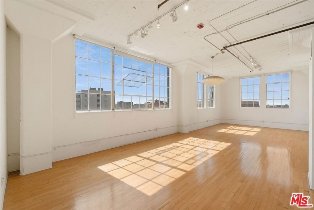 420 S San Pedro Street - Photo 2