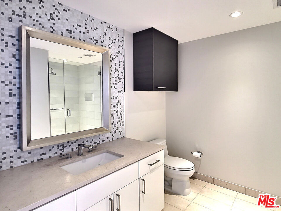 900 W Olympic Boulevard - Photo 13