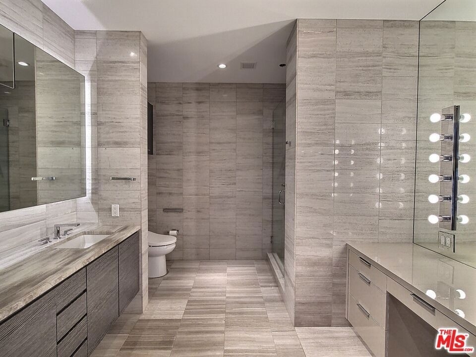 900 W Olympic Boulevard - Photo 5