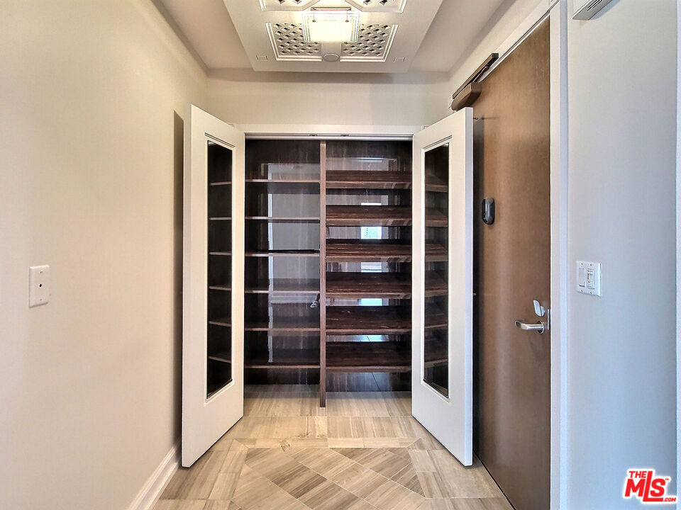 900 W Olympic Boulevard - Photo 12