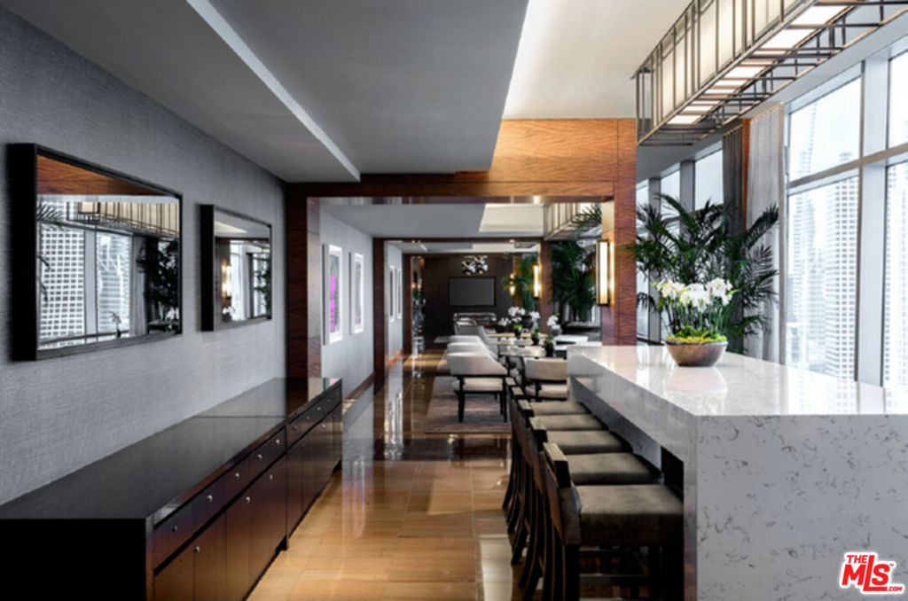 900 W Olympic Boulevard - Photo 18