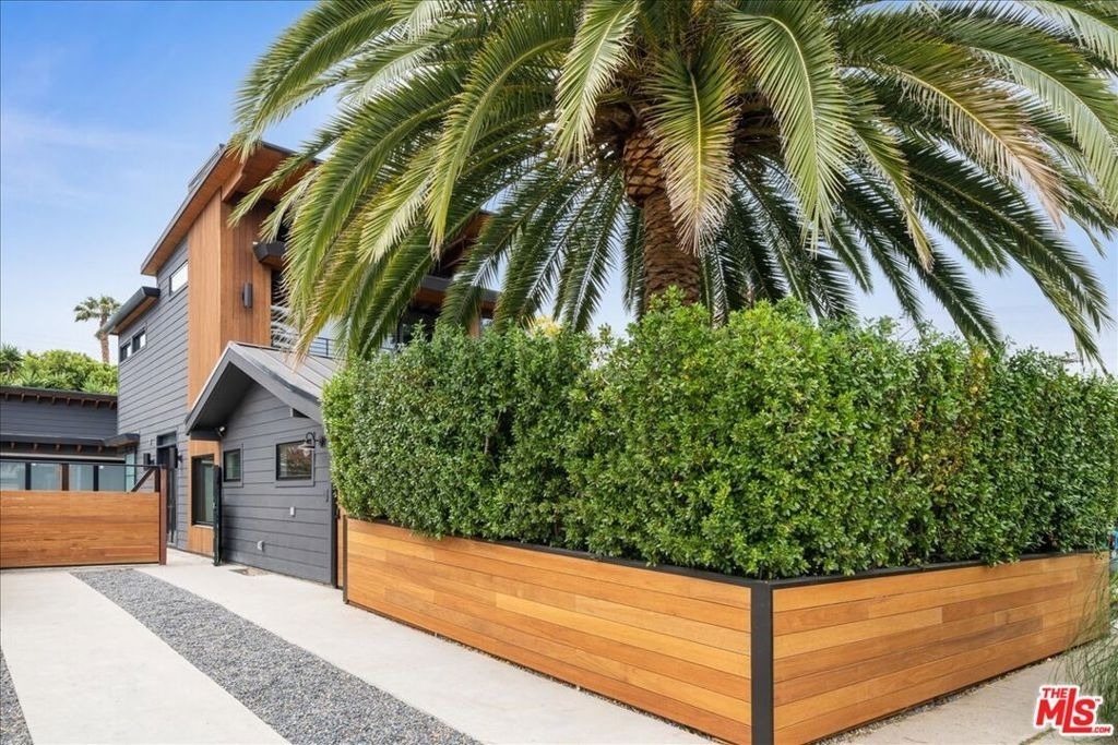 4027 Moore Street - Photo 1