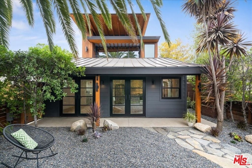4027 Moore Street - Photo 2
