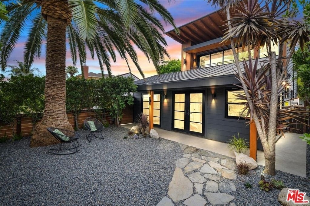 4027 Moore Street - Photo 0