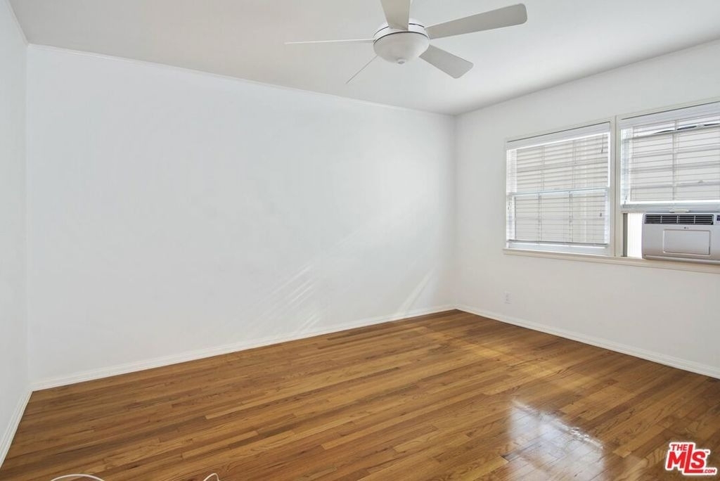 8569 Holloway Drive - Photo 7
