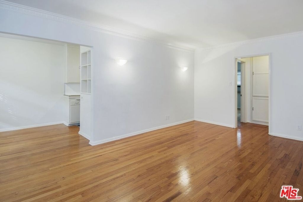 8569 Holloway Drive - Photo 4