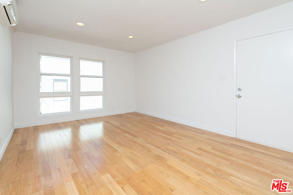 1341 S Burnside Avenue - Photo 3