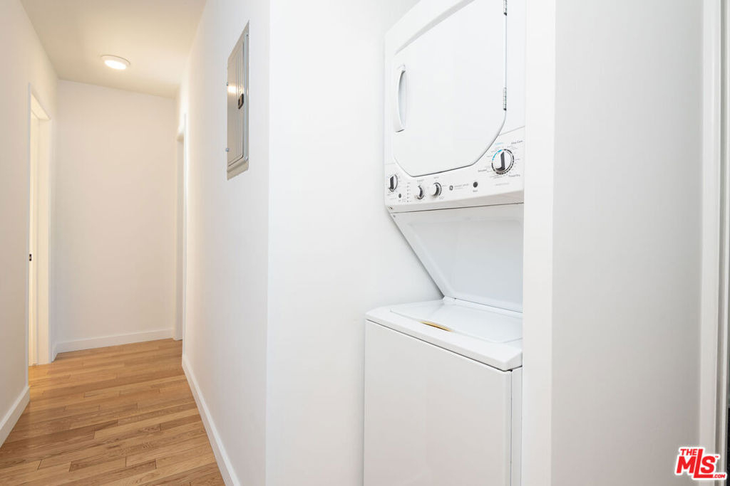 1341 S Burnside Avenue - Photo 4