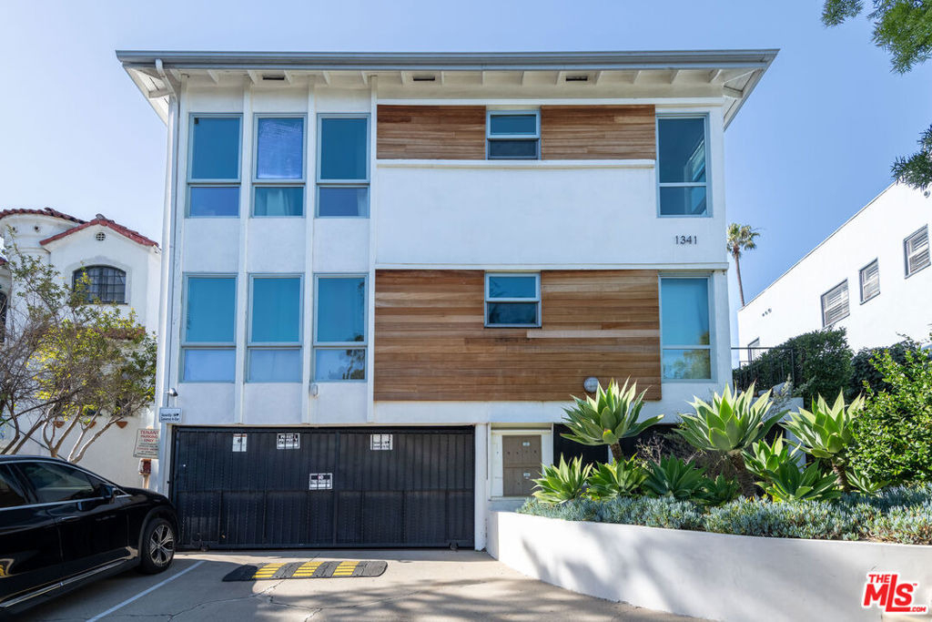 1341 S Burnside Avenue - Photo 9
