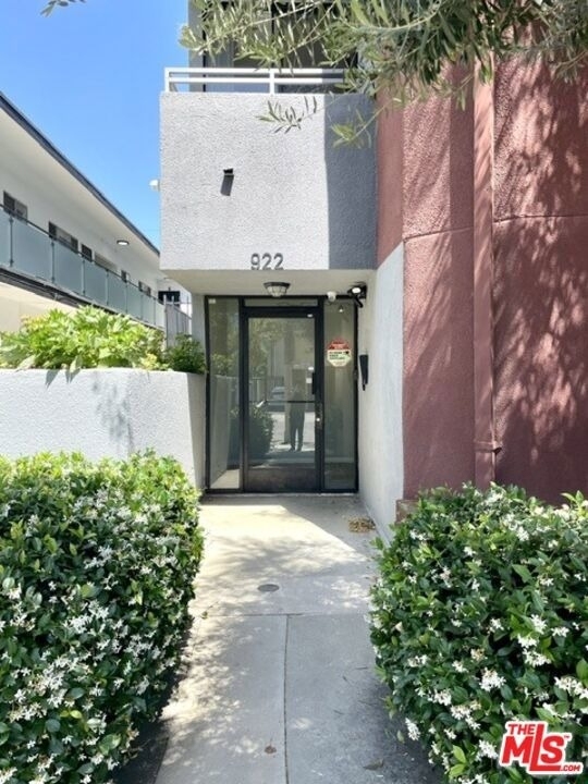 922 N Hudson Avenue - Photo 7