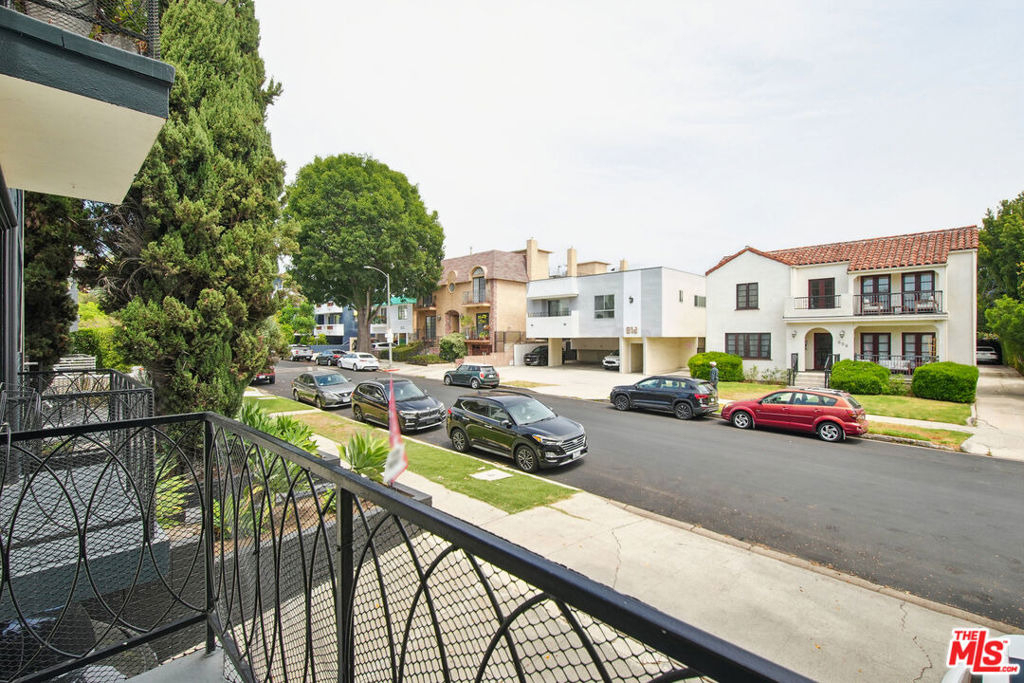 807 N Alfred Street - Photo 11