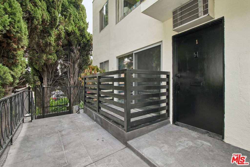 807 N Alfred Street - Photo 17